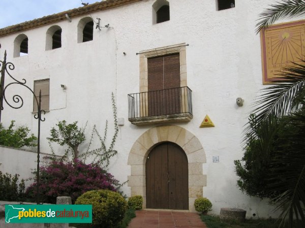 Imatge de la casa rectoral a Sant Jaume dels Domenys