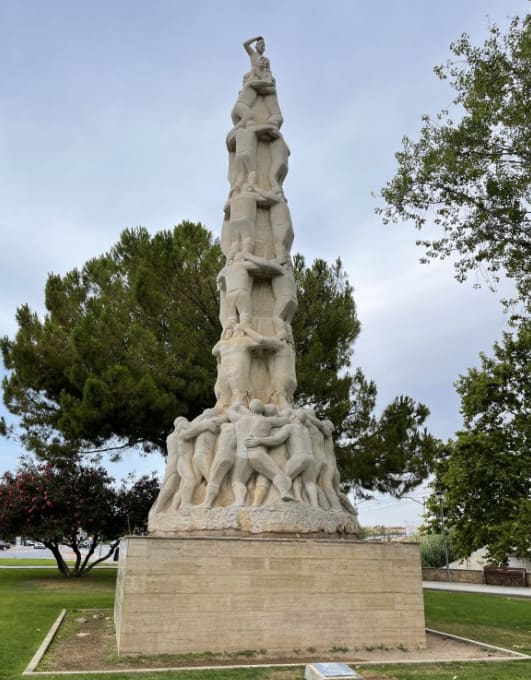 Imatge del monument als castellers, el Vendrell