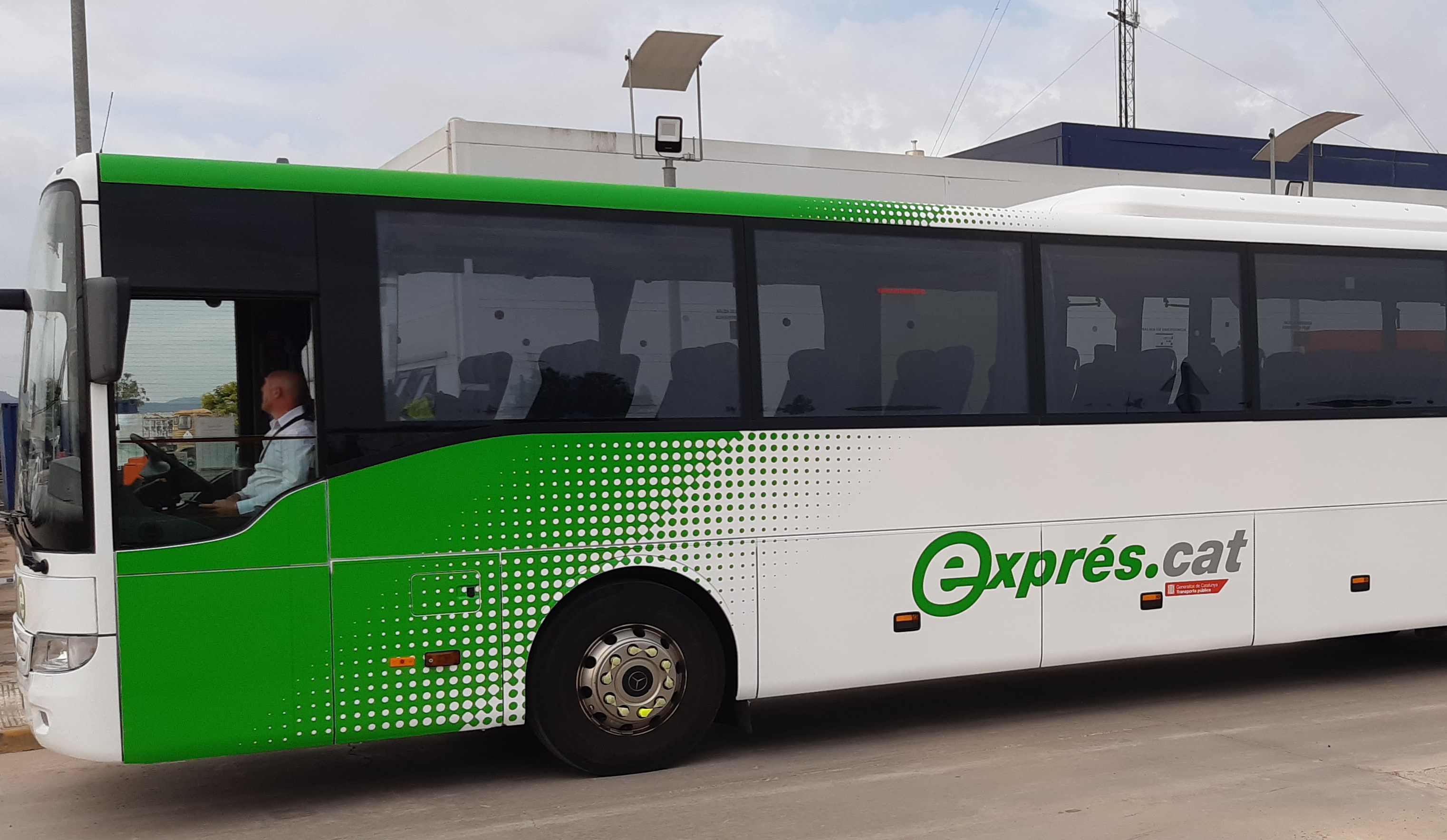 Un bus Exprés Cat