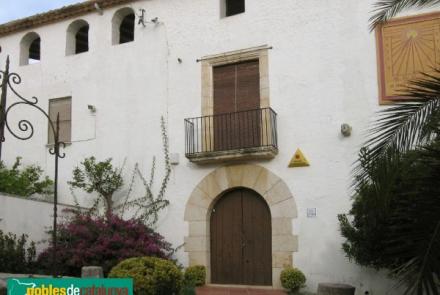 Imatge de la casa rectoral a Sant Jaume dels Domenys